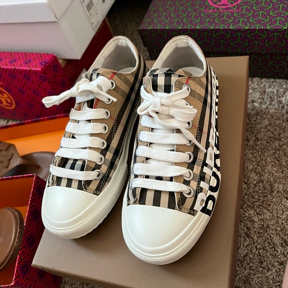 Burberry low top sneakers - Picture 3 of 10